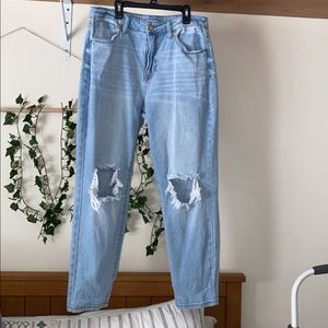 NWOT No Boundaries Ripped High Ankle Jean